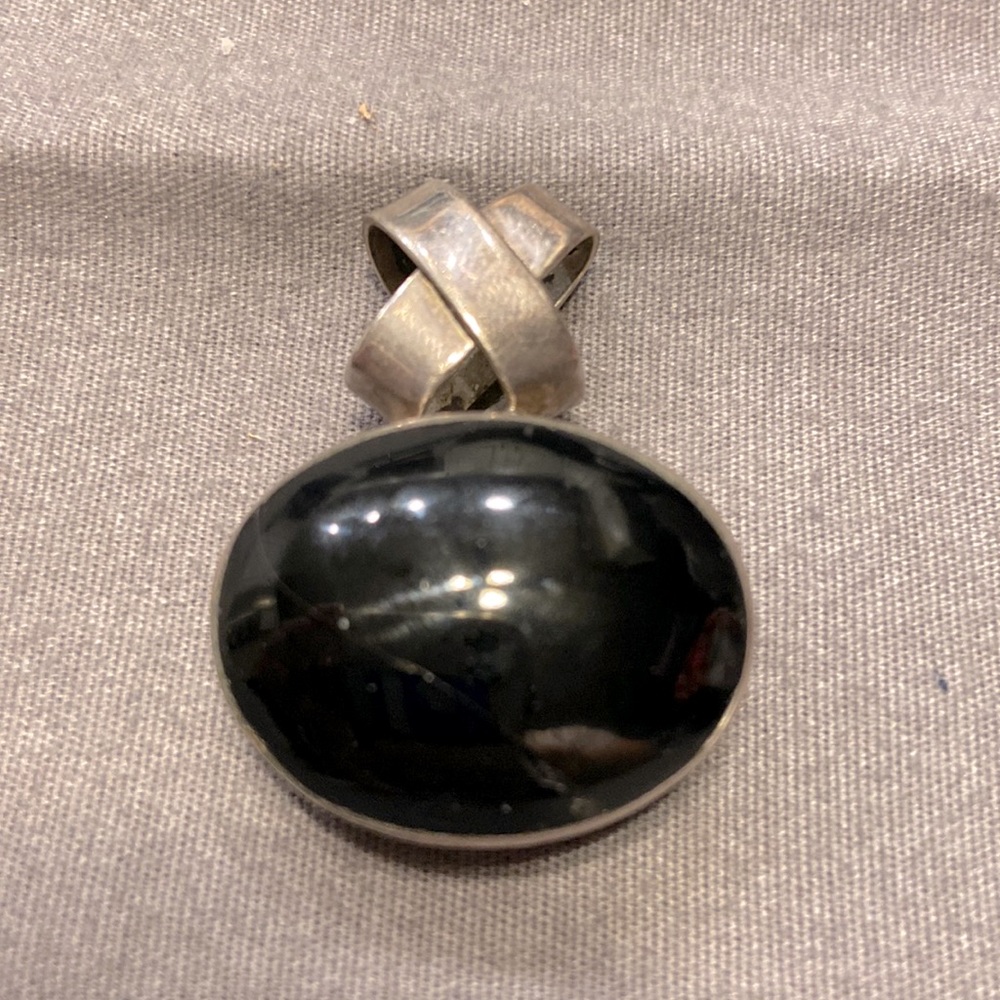 Sterling silver & black pendant from Mexico (925 stamp)